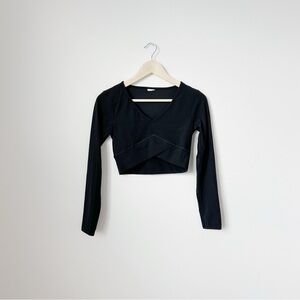 LIKE NEW! GYMSHARK! BLACK LONG SLEEVE CROP WORKOUT TOP!